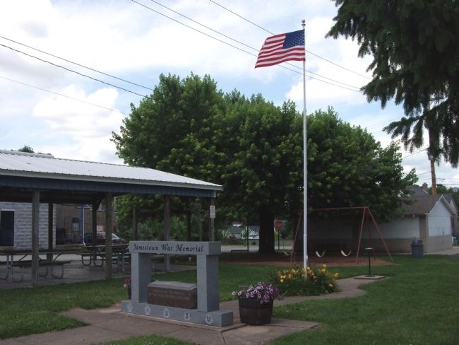 Zoom on the image : Jamestown War Memorial