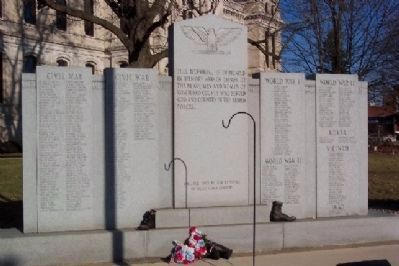 Zoom on the image : Kosciusko County War Memorial