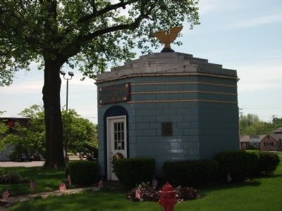 Zoom on the image : Clay County War Memorial Building