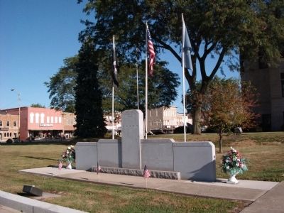 Zoom on the image : Fulton County Men in Service Memorial