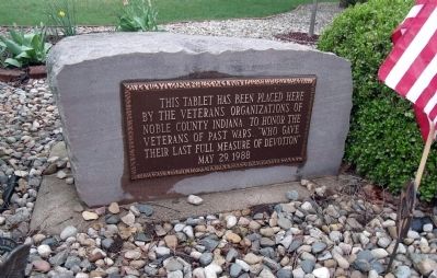 Zoom on the image : Noble County Veterans Memorial