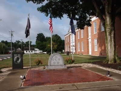Zoom on the image : Ohio County Veterans Memorial Marker