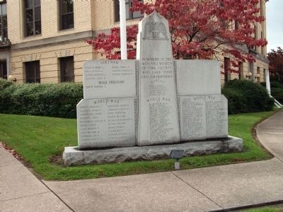 Zoom on the image : Pike County War Memorial