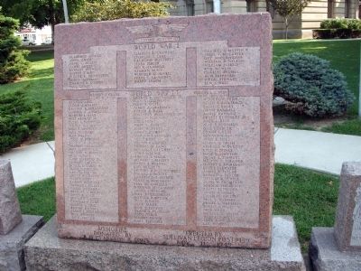 Zoom on the image : Sullivan War Memorial Circle - World War Marker