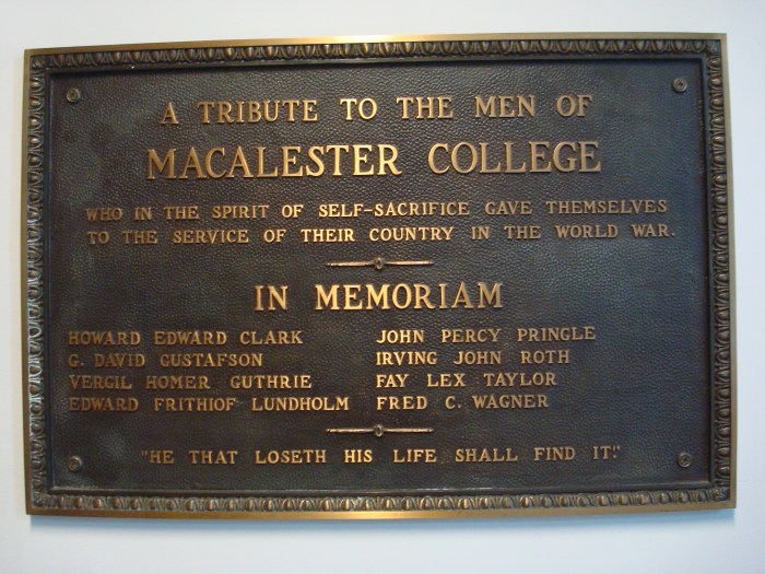 Zoom on the image : Macalester College Memorial