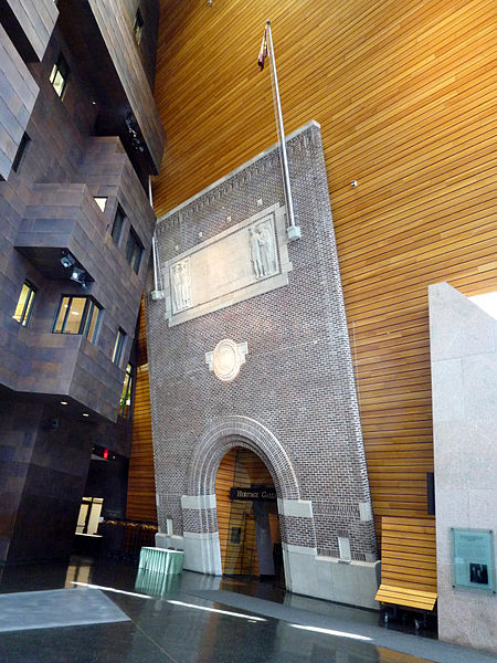 Zoom on the image : Memorial Stadium Arch