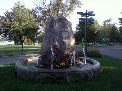 Zoom on the image : Peavey Fountain, 151st Field Artillery Horse Monument