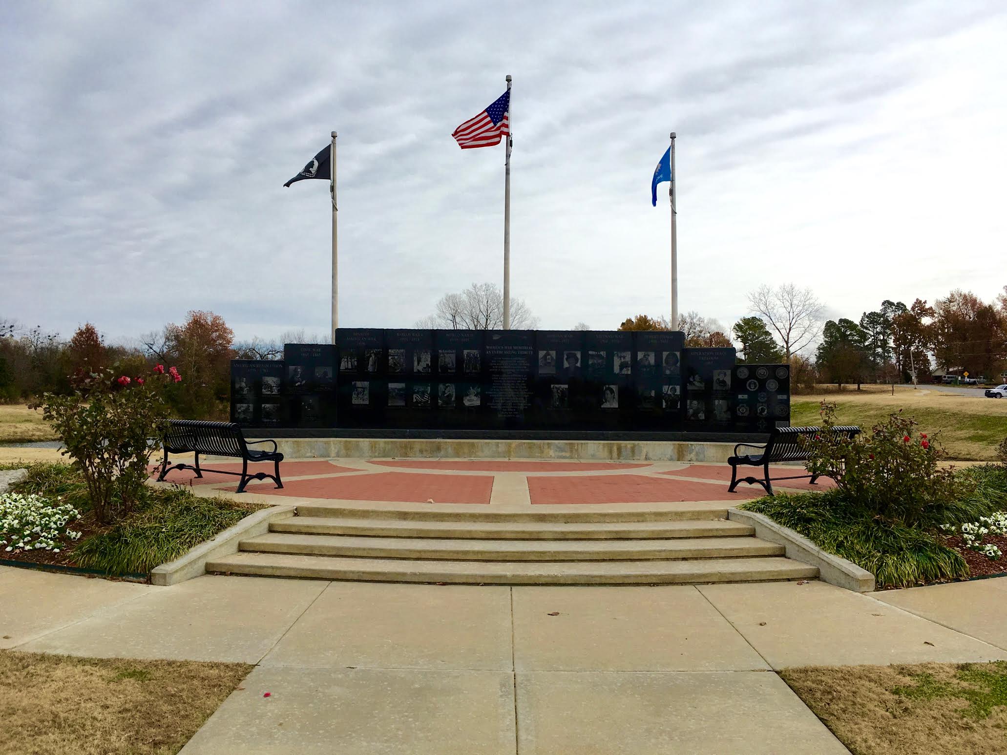 Zoom on the image : Women's War Memorial