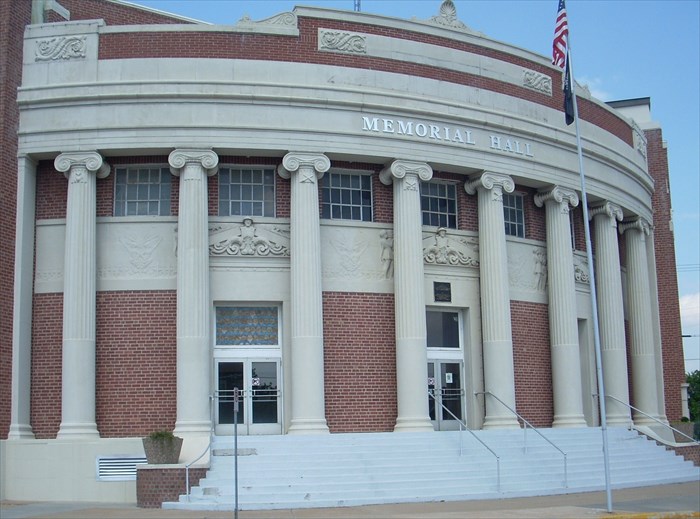 Zoom on the image : Fort Scott Memorial Hall