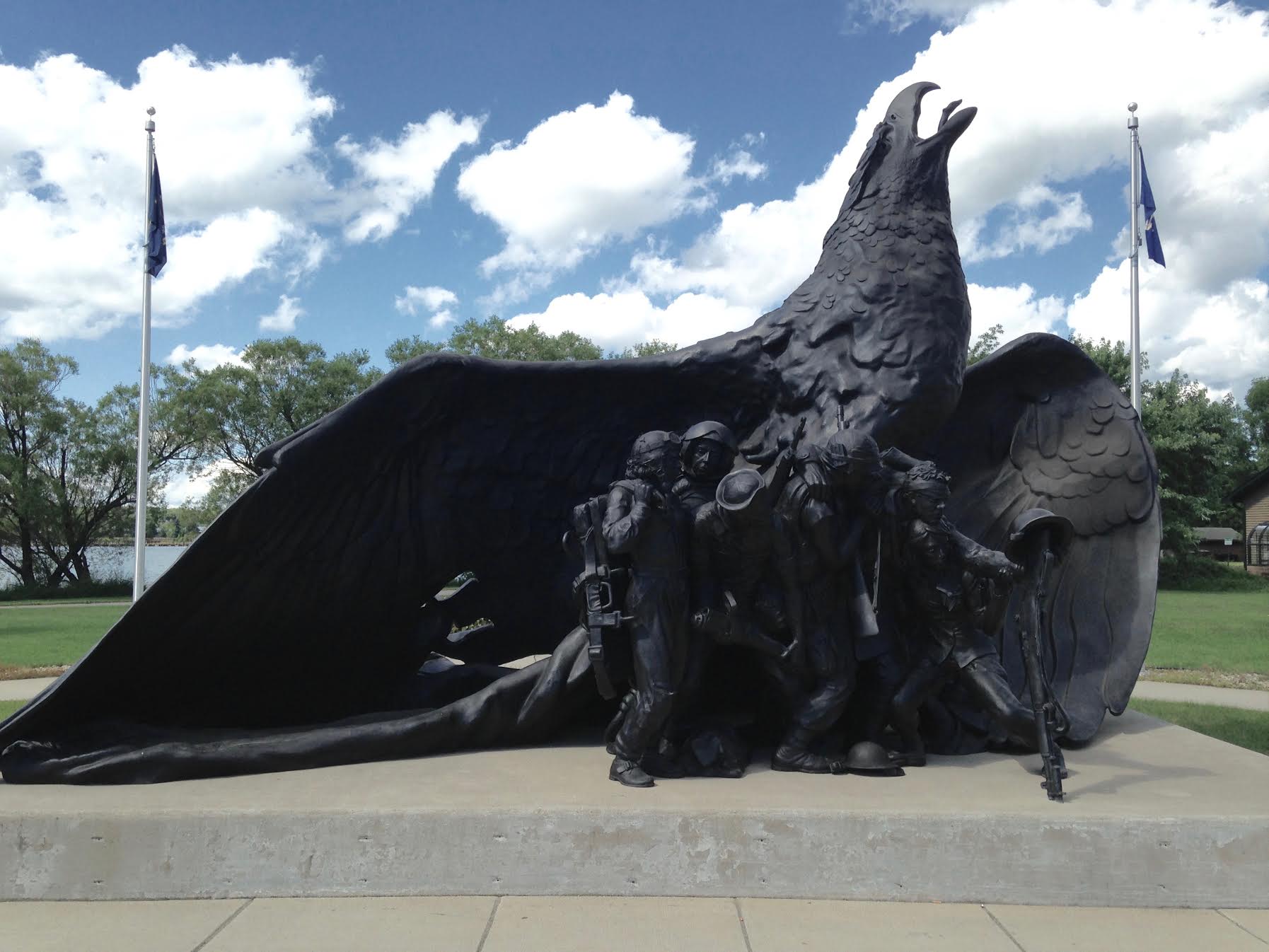 Zoom on the image : Iron Range Veterans Memorial