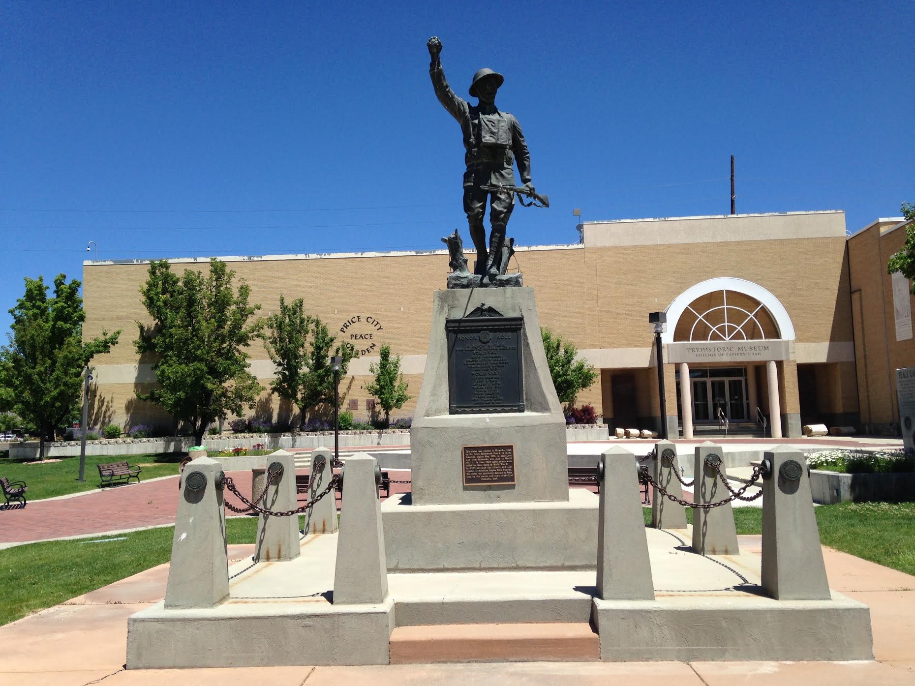 Zoom on the image : Price / Hiawatha Doughboy Memorial