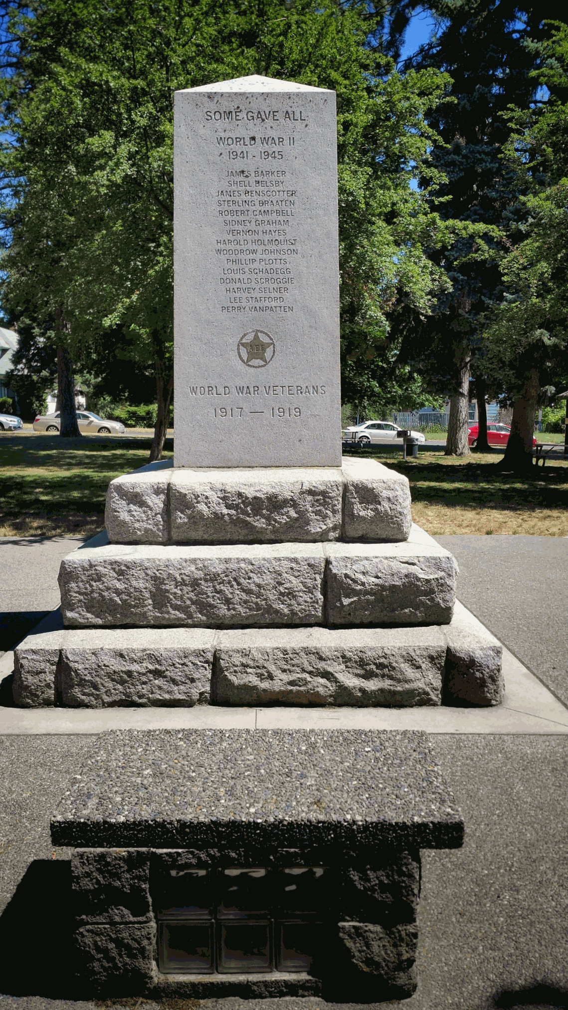 Zoom on the image : "Some Gave All" All Wars Memorial