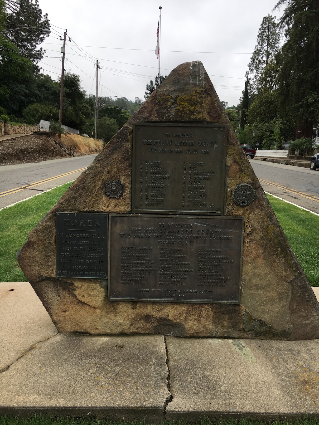 Zoom on the image : Amador County Memorial Stone