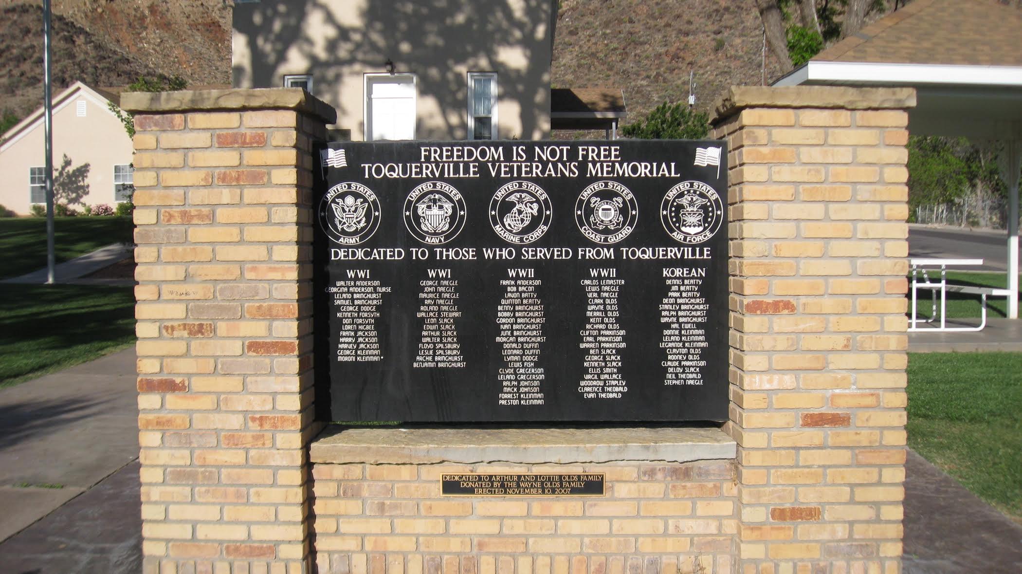 Zoom on the image : Toquerville Veterans Memorial