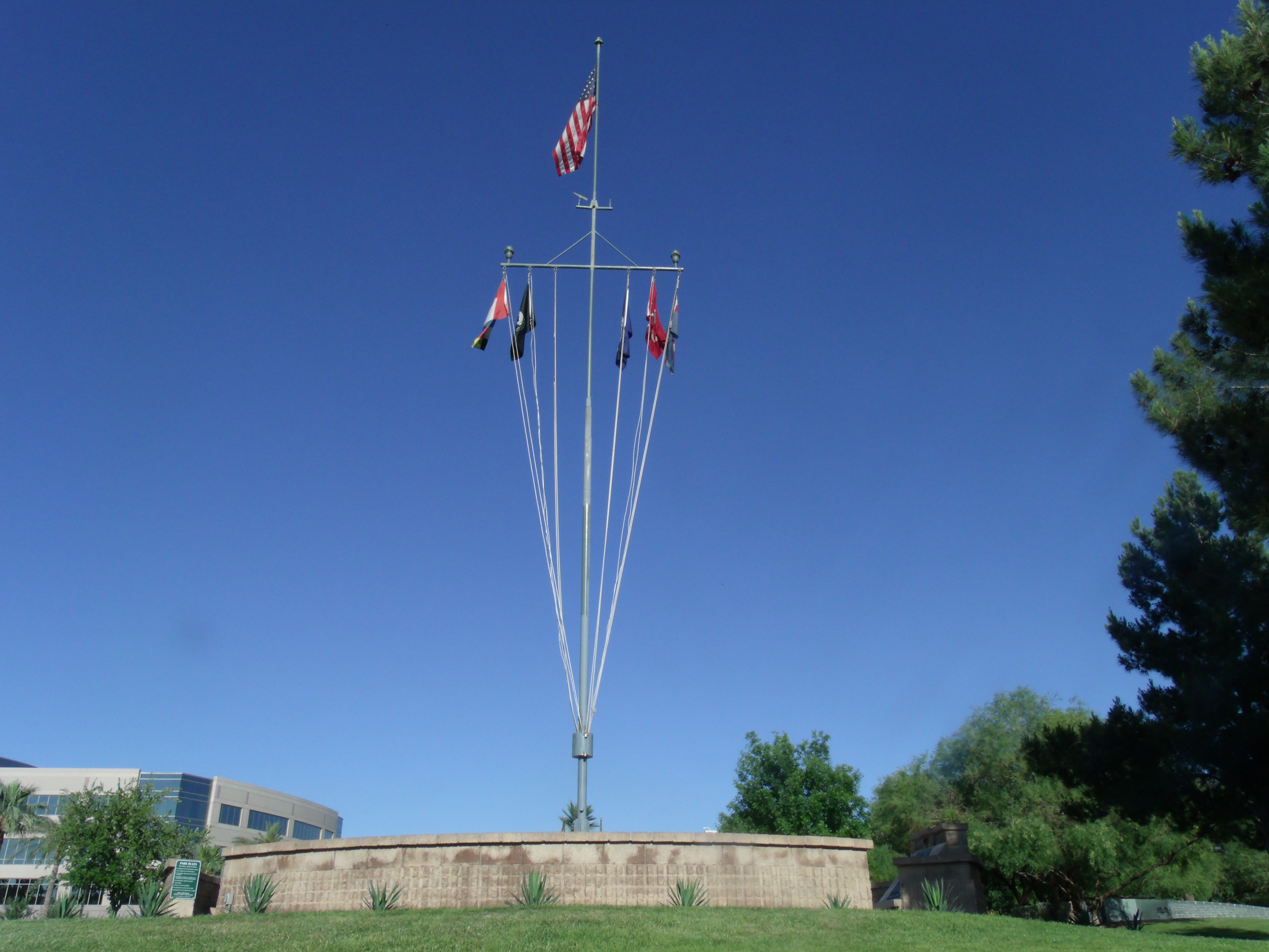 Zoom on the image : Wesley Bolin Memorial Plaza