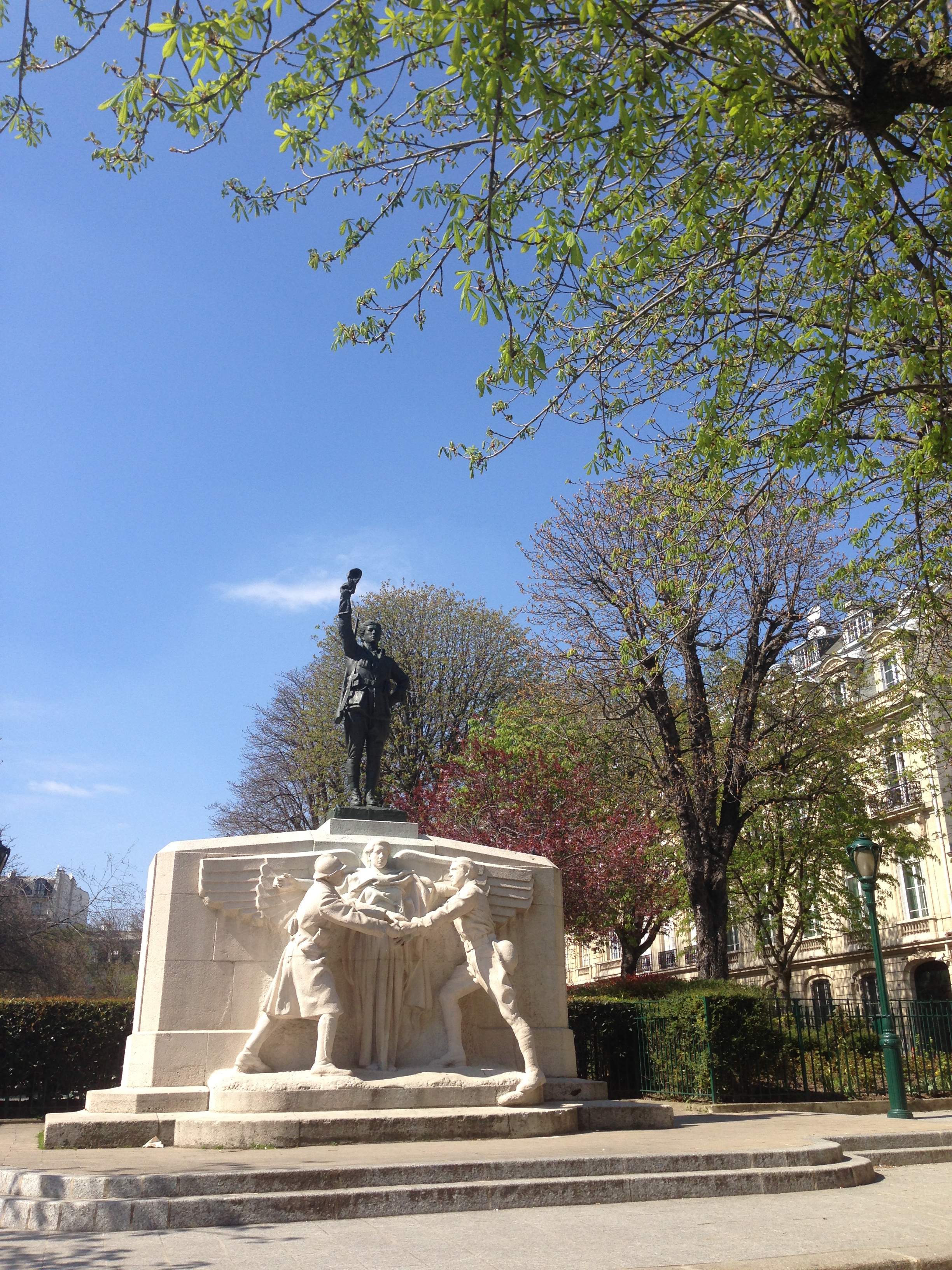 Zoom on the image : Memorial in 16th Arrondissement Paris
