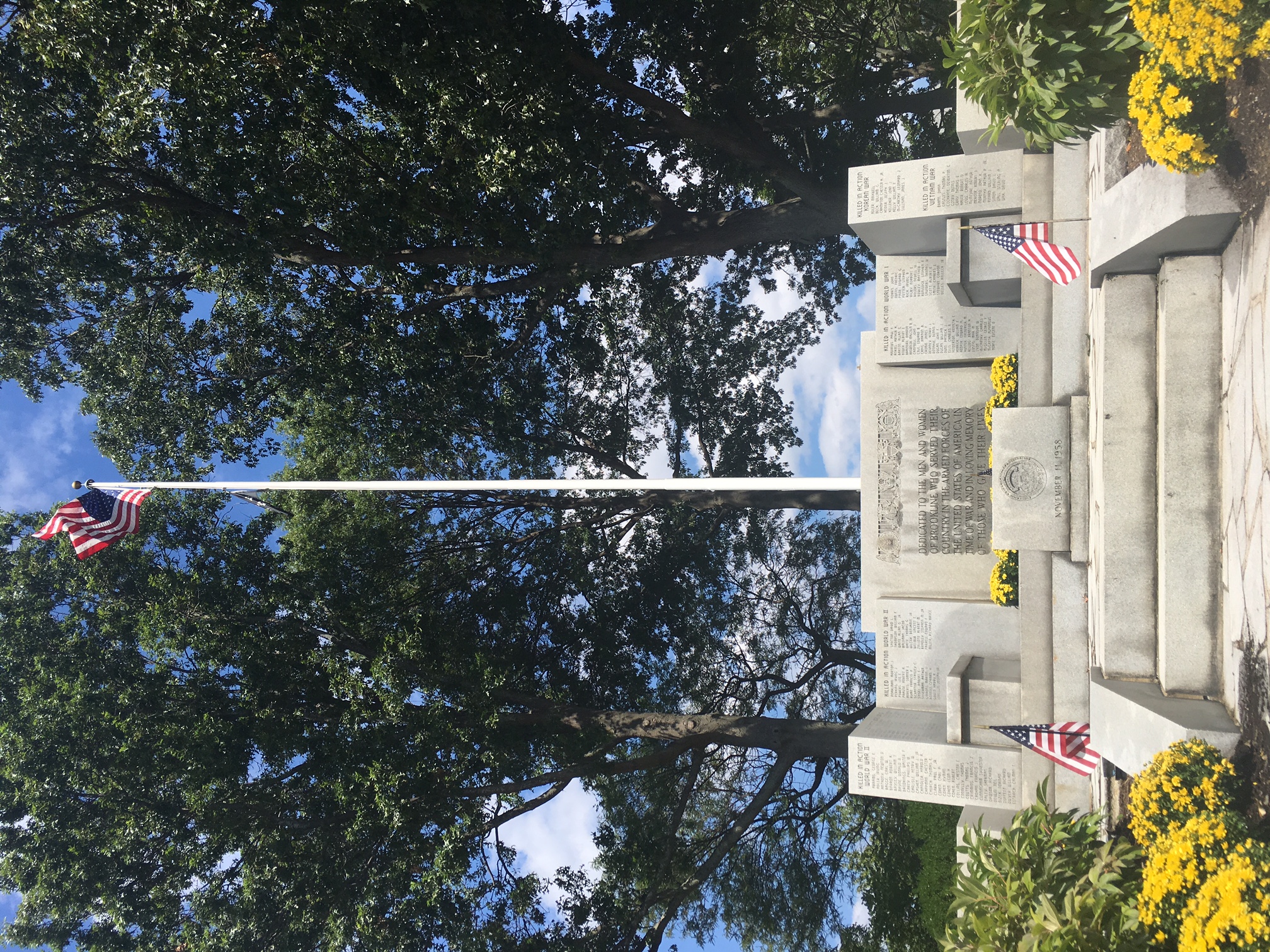 Zoom on the image : World War Memorial