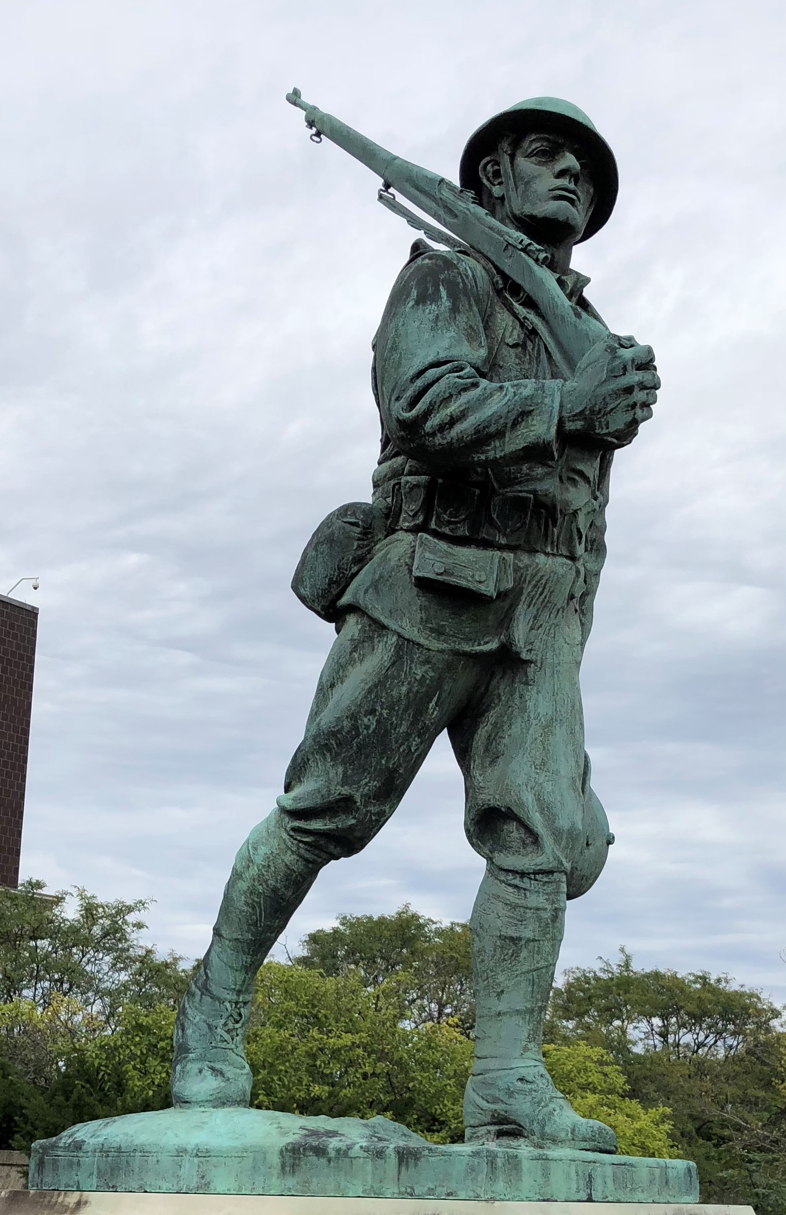 Zoom on the image : Saville Doughboy Statue