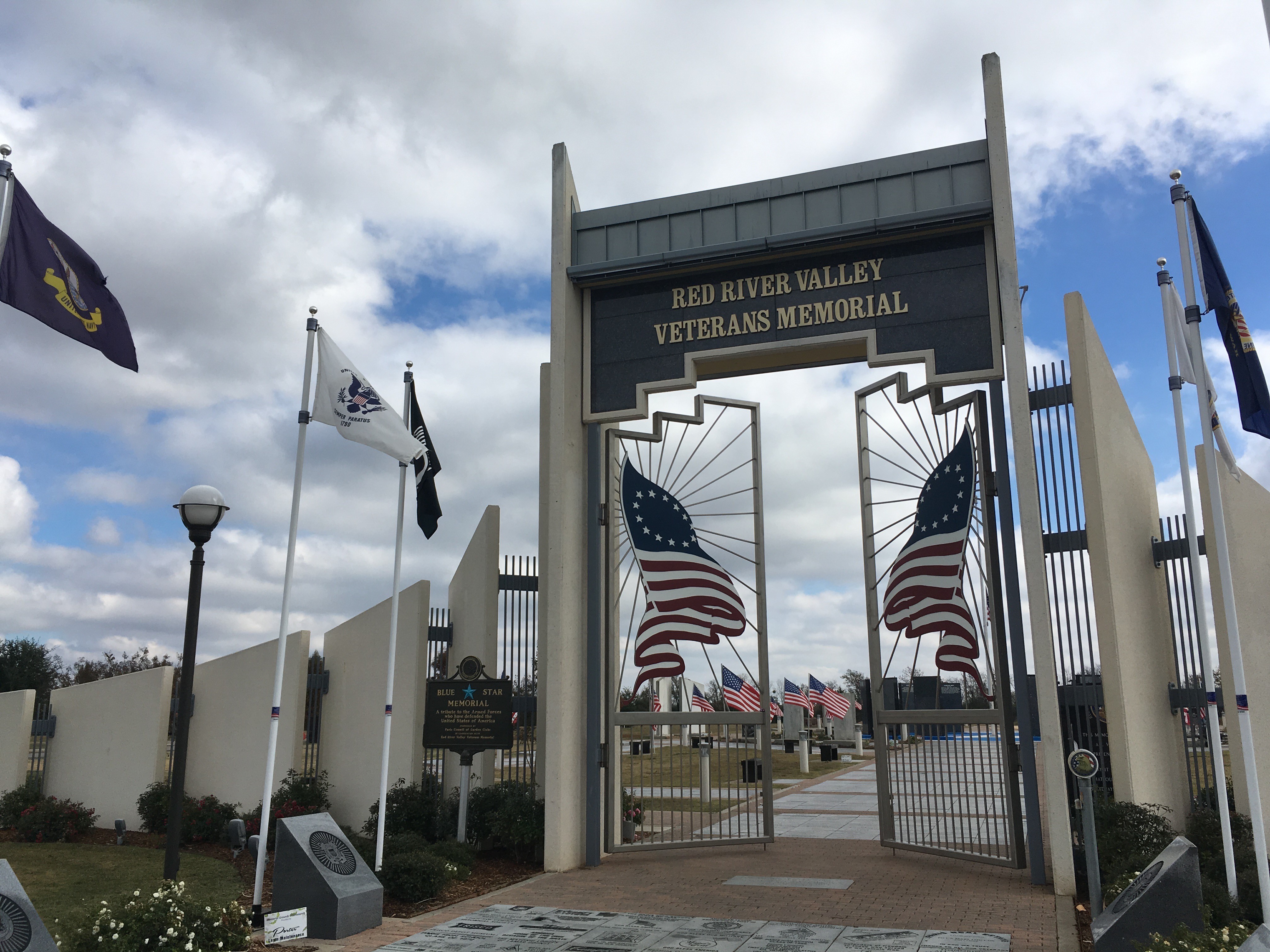 Zoom on the image : Red River Valley Veterans Memorial