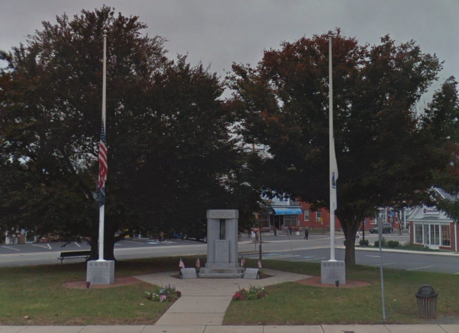 Zoom on the image : Montenegro Square Ashland