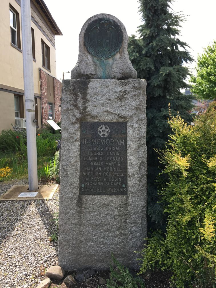Zoom on the image : Castle Rock War Memorials