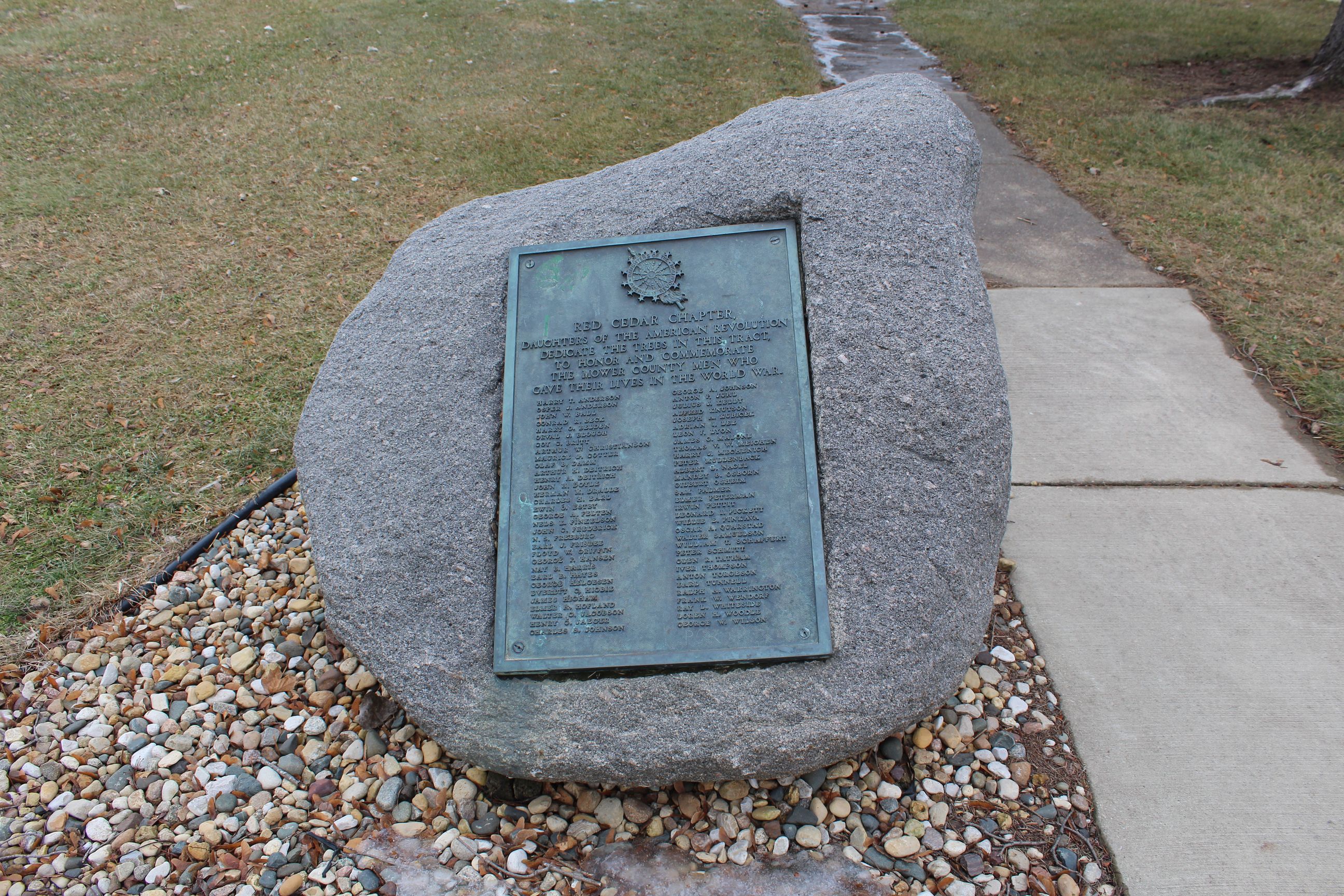 Zoom on the image : Mower County D.A.R. World War Memorial