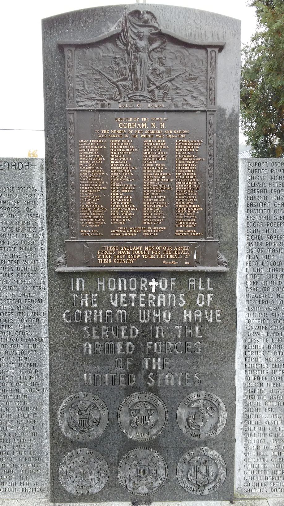 Zoom on the image : Gorham Common Soldiers & Sailors Memorial Monument