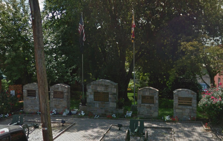 Zoom on the image : War Memorial Monument