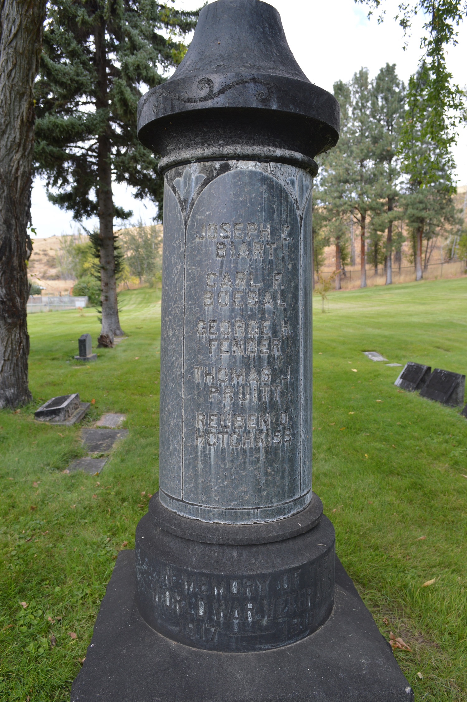 Zoom on the image : World War Monument