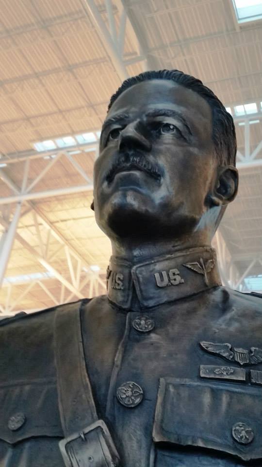 Zoom on the image : Bronze statue at Indianapolis Inter. Airport