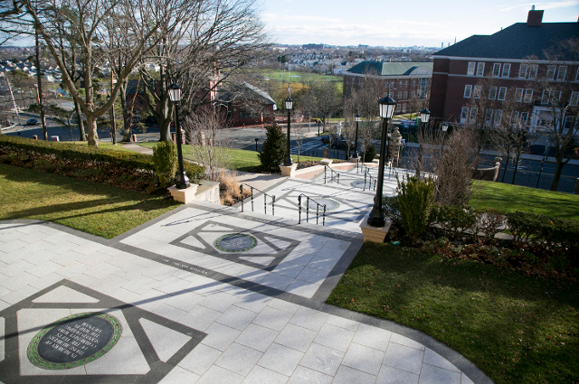 Zoom on the image : Tufts University Memorial Steps