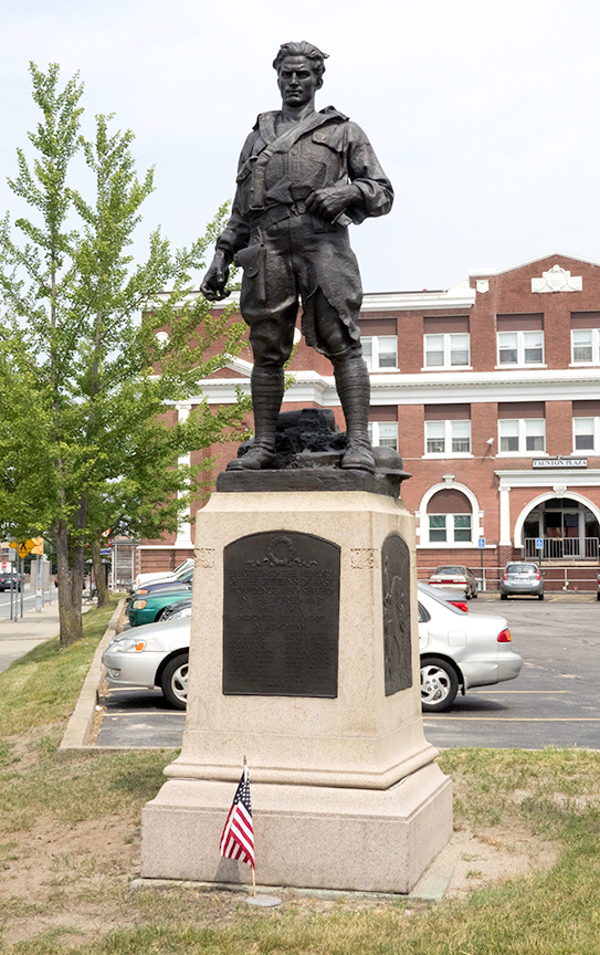 Zoom on the image : East Providence World War I Memorial