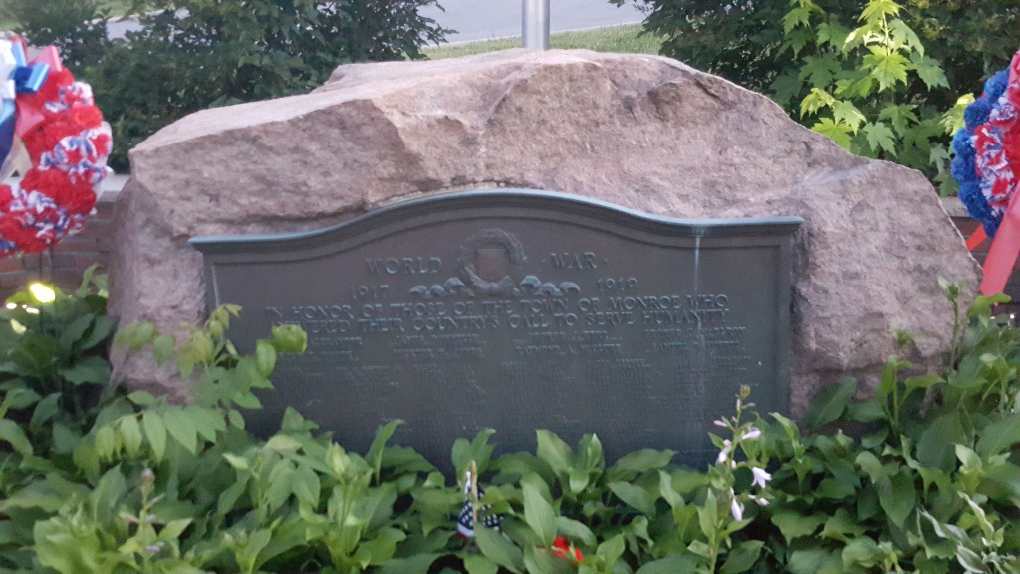 Zoom on the image : Town of Monroe World War Memorial