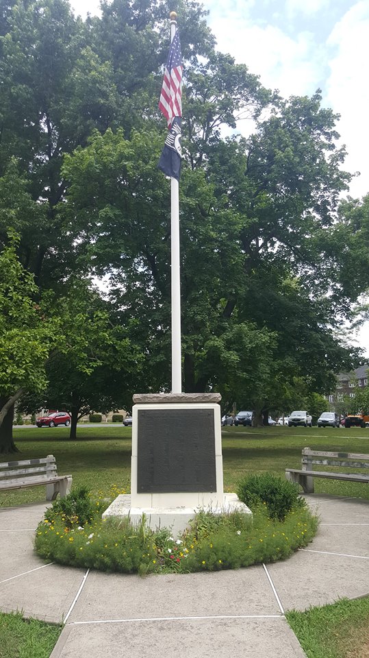 Zoom on the image : Goshen War Memorial