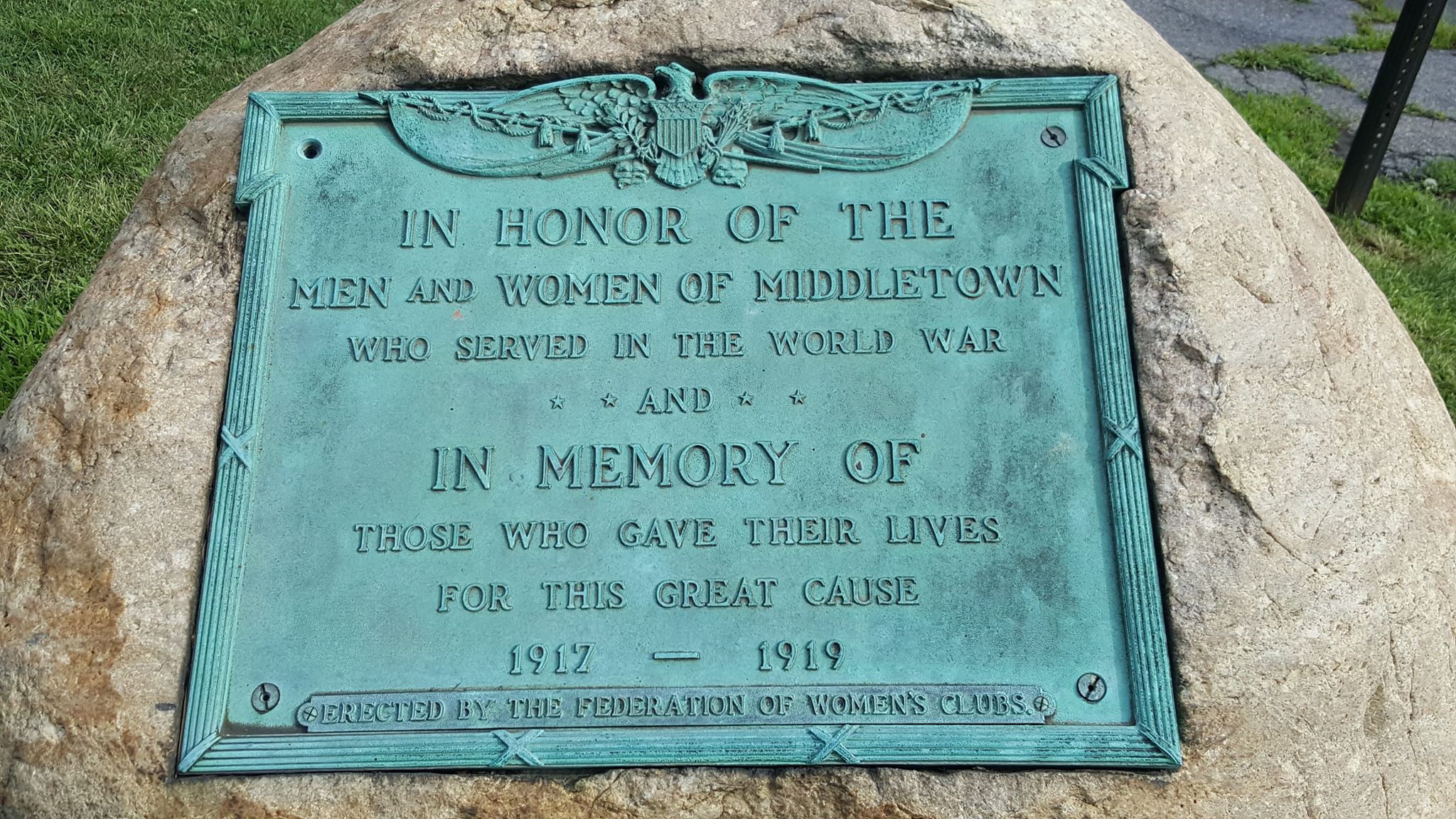 Zoom on the image : Women's Club World War Memorial