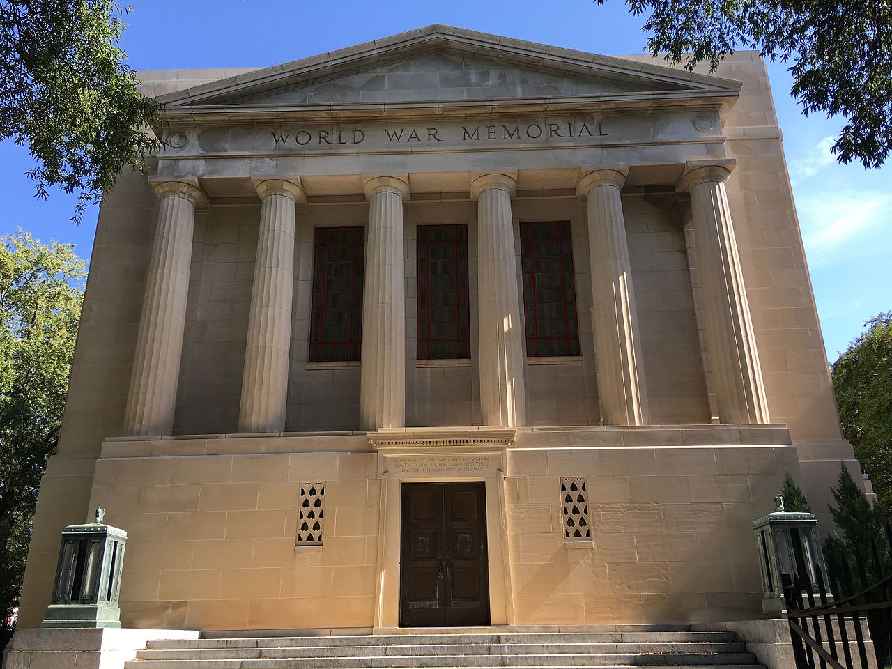 Zoom on the image : World War Memorial Building