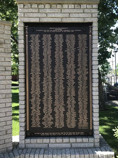 Zoom on the image : Pitcairn Memorial to the World War