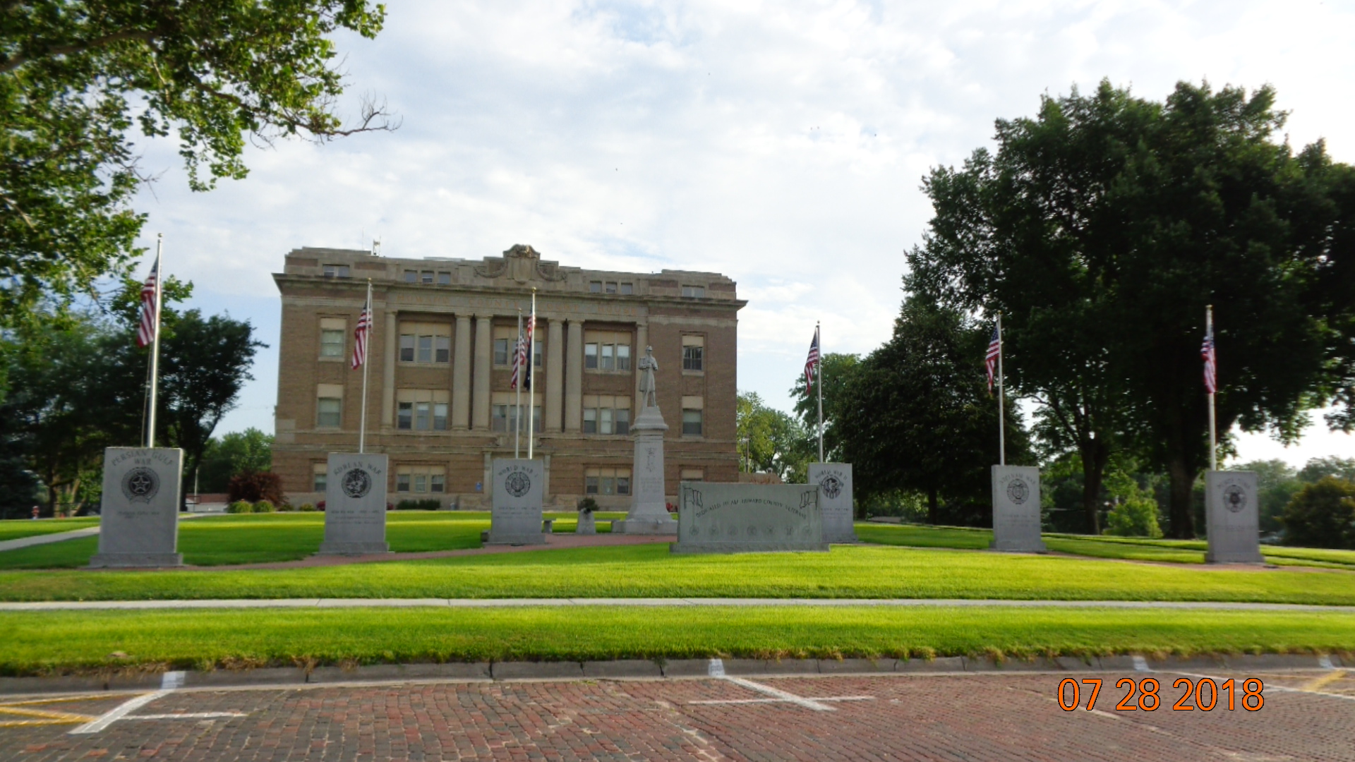 Zoom on the image : Howard County NE Veterans Memorial