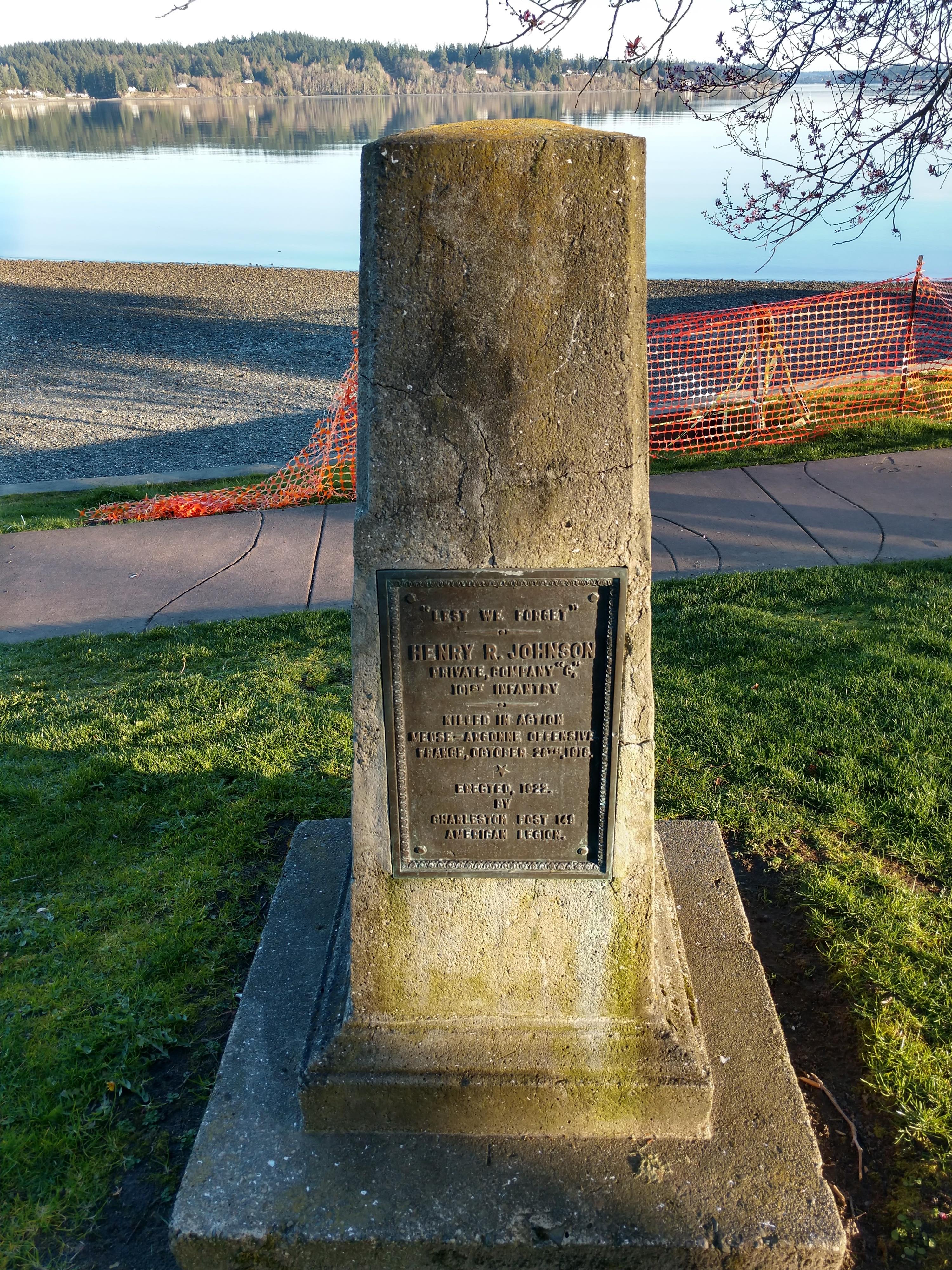 Zoom on the image : Silverdale’s Waterfront Park, WW1 Memorial Monument