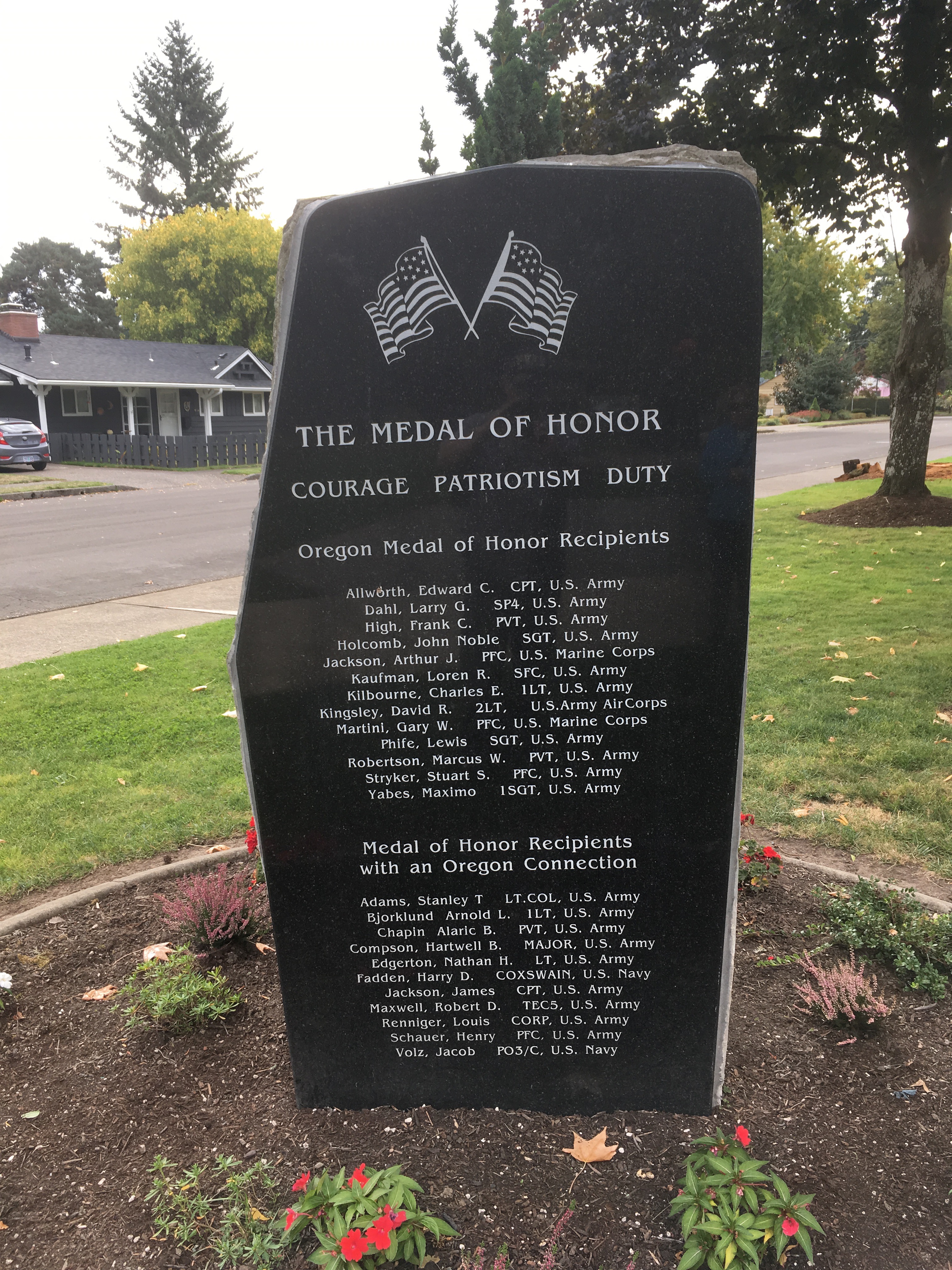 Zoom on the image : Oregon Medal of Honor Memorial Monument