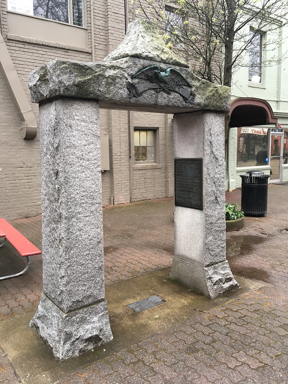 Zoom on the image : Joseph Berg Memorial Cenotaph