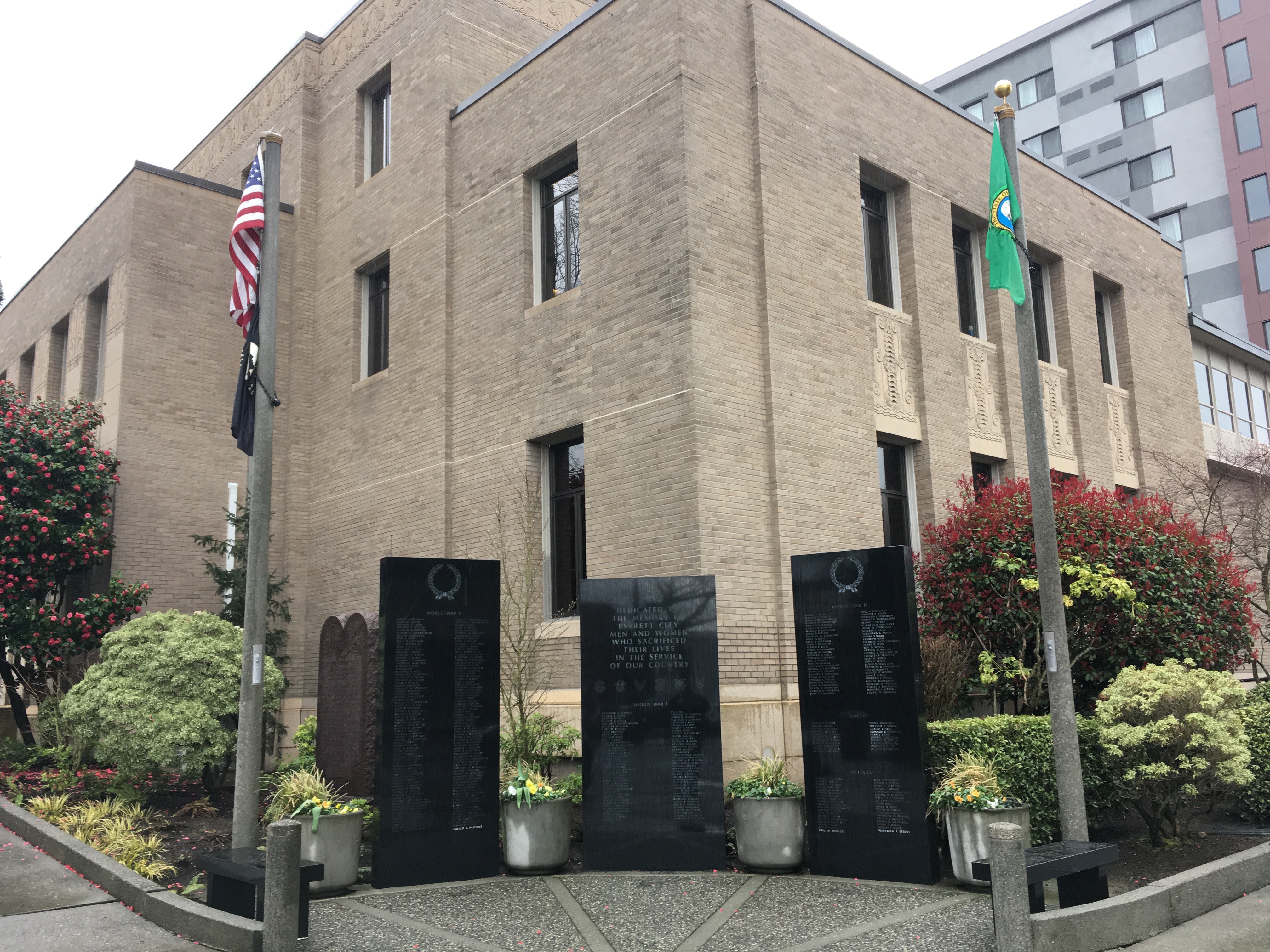 Zoom on the image : Everett City War Memorial