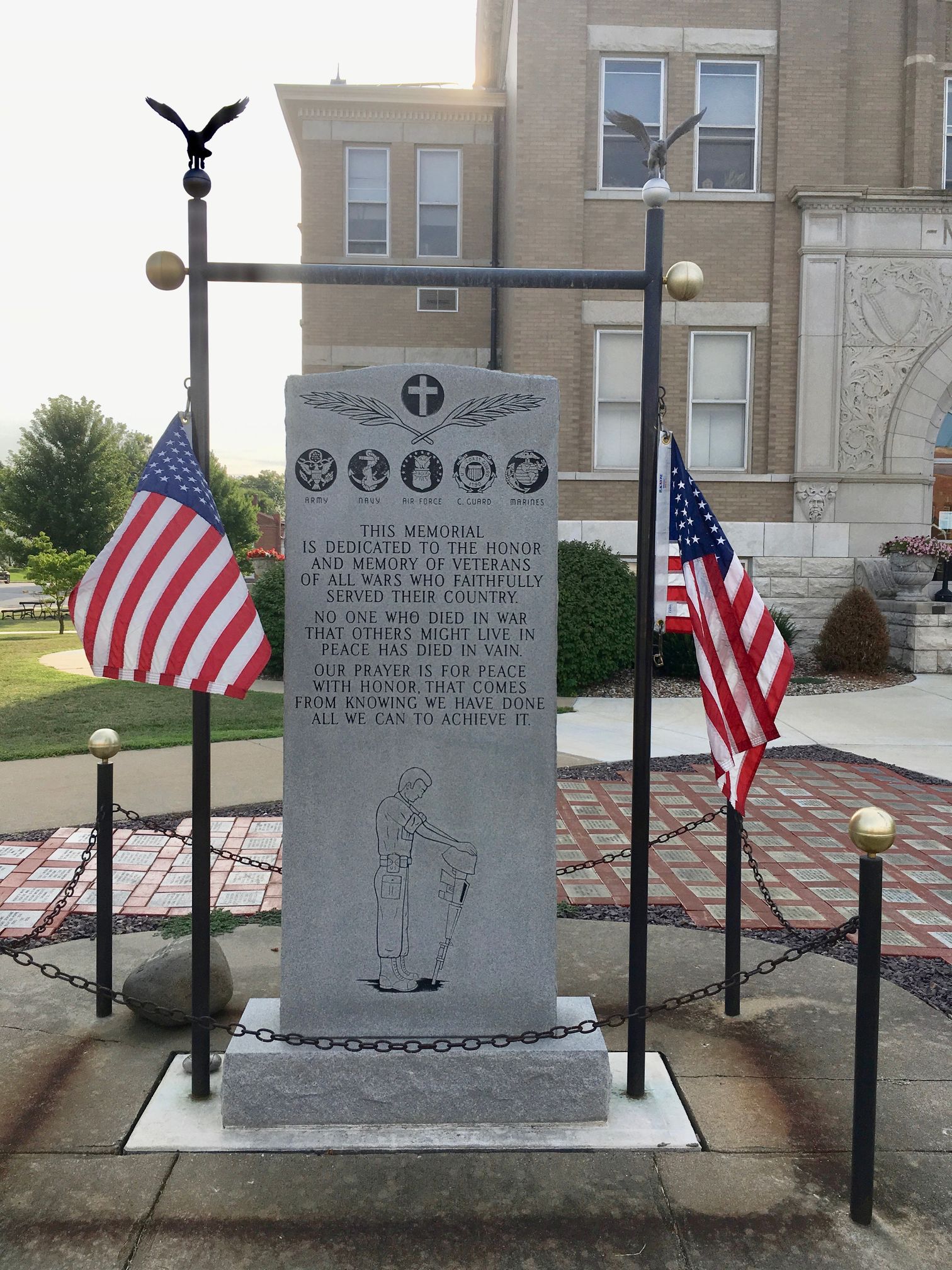 Zoom on the image : Marion County Veterans Memorial