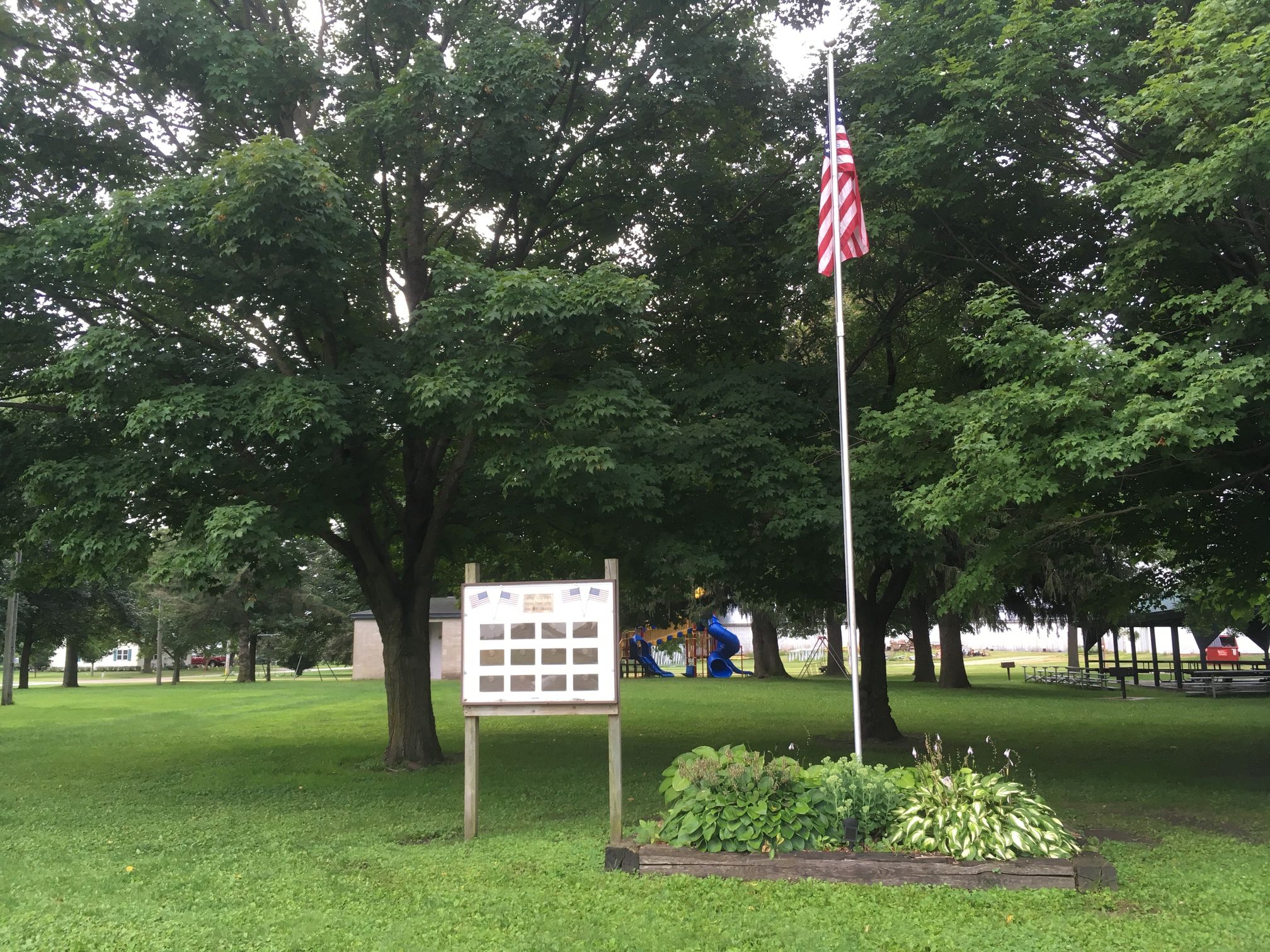 Zoom on the image : World War 1 Memorial Tree Plaques