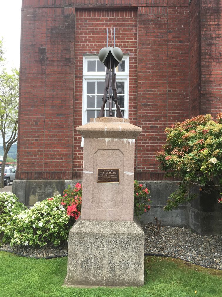 Zoom on the image : American Legion WW1 Memorial Monument
