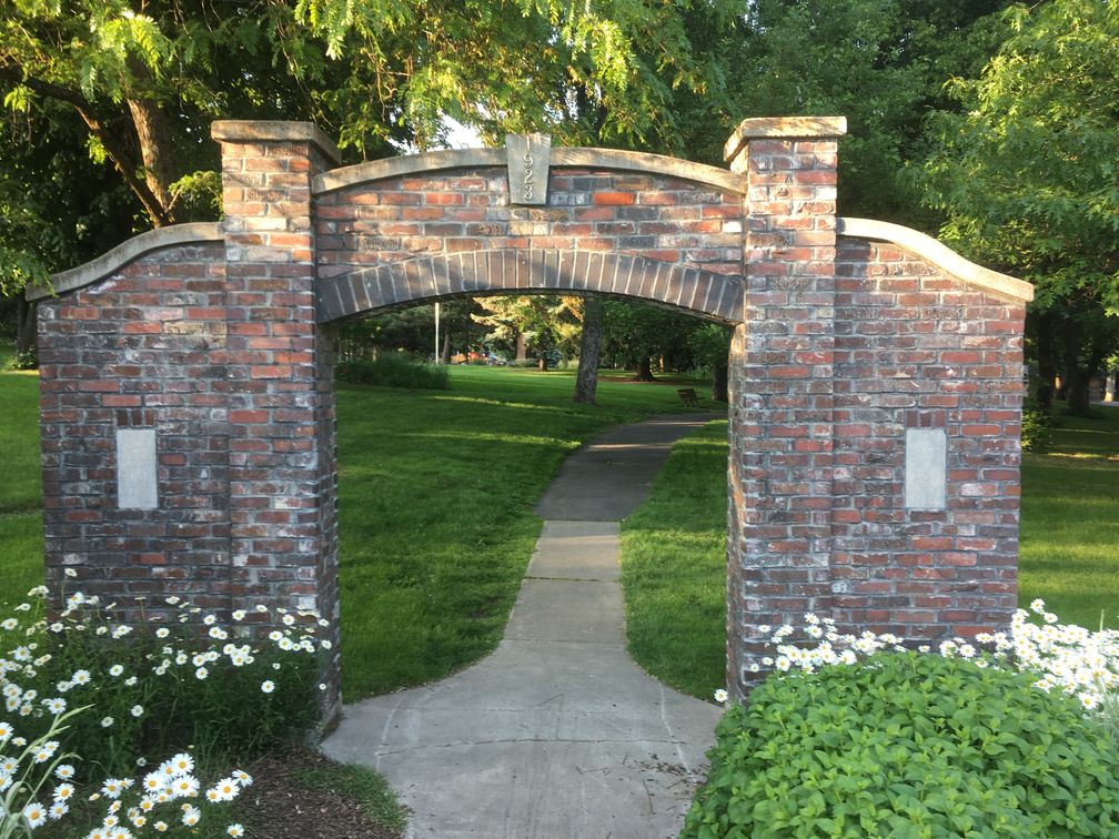 Zoom on the image : East City Park  The World War Memorial Arch