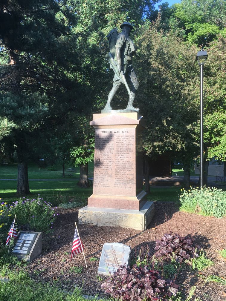 Zoom on the image : East City Park War Memorial
