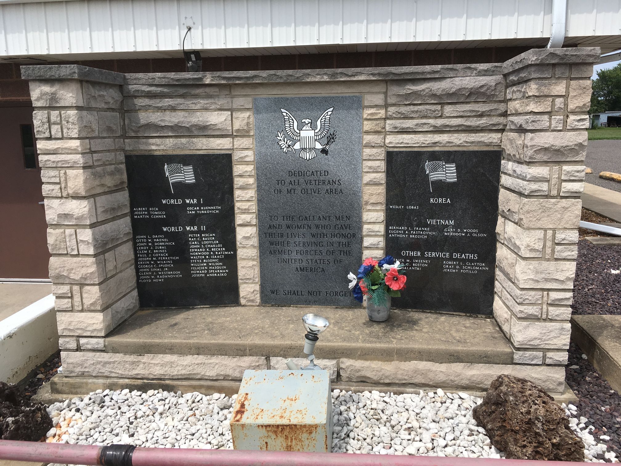 Zoom on the image : Veterans of Foreign Wars Post 5790 War Memorial