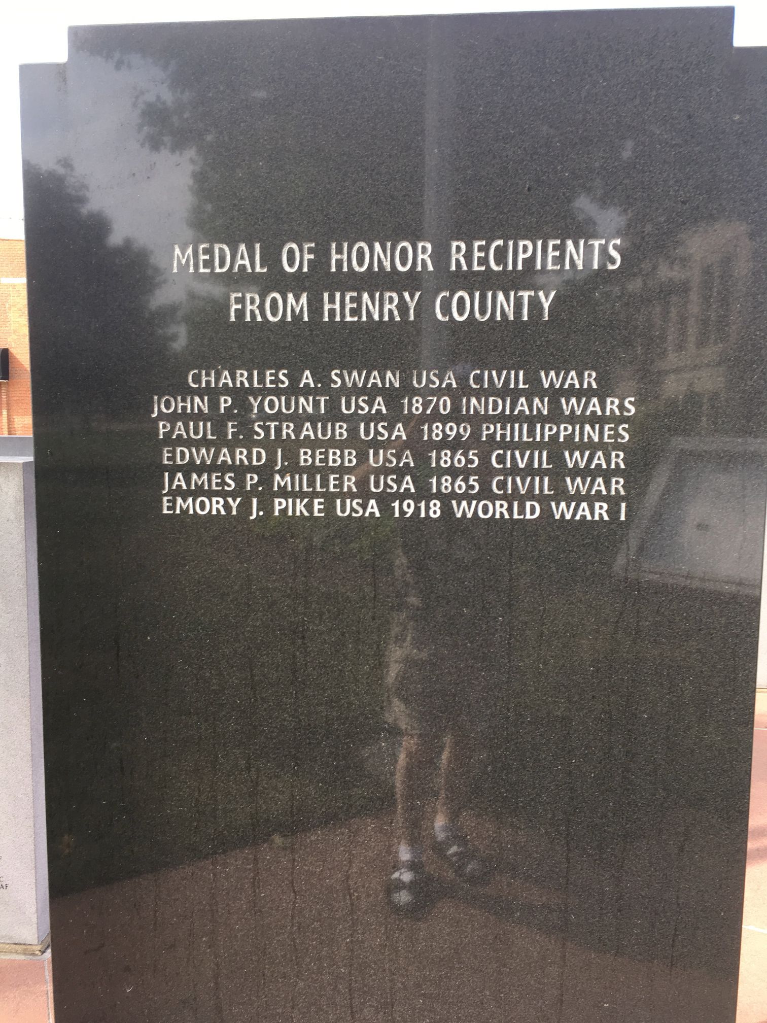 Zoom on the image : Henry County Veterans Memorial