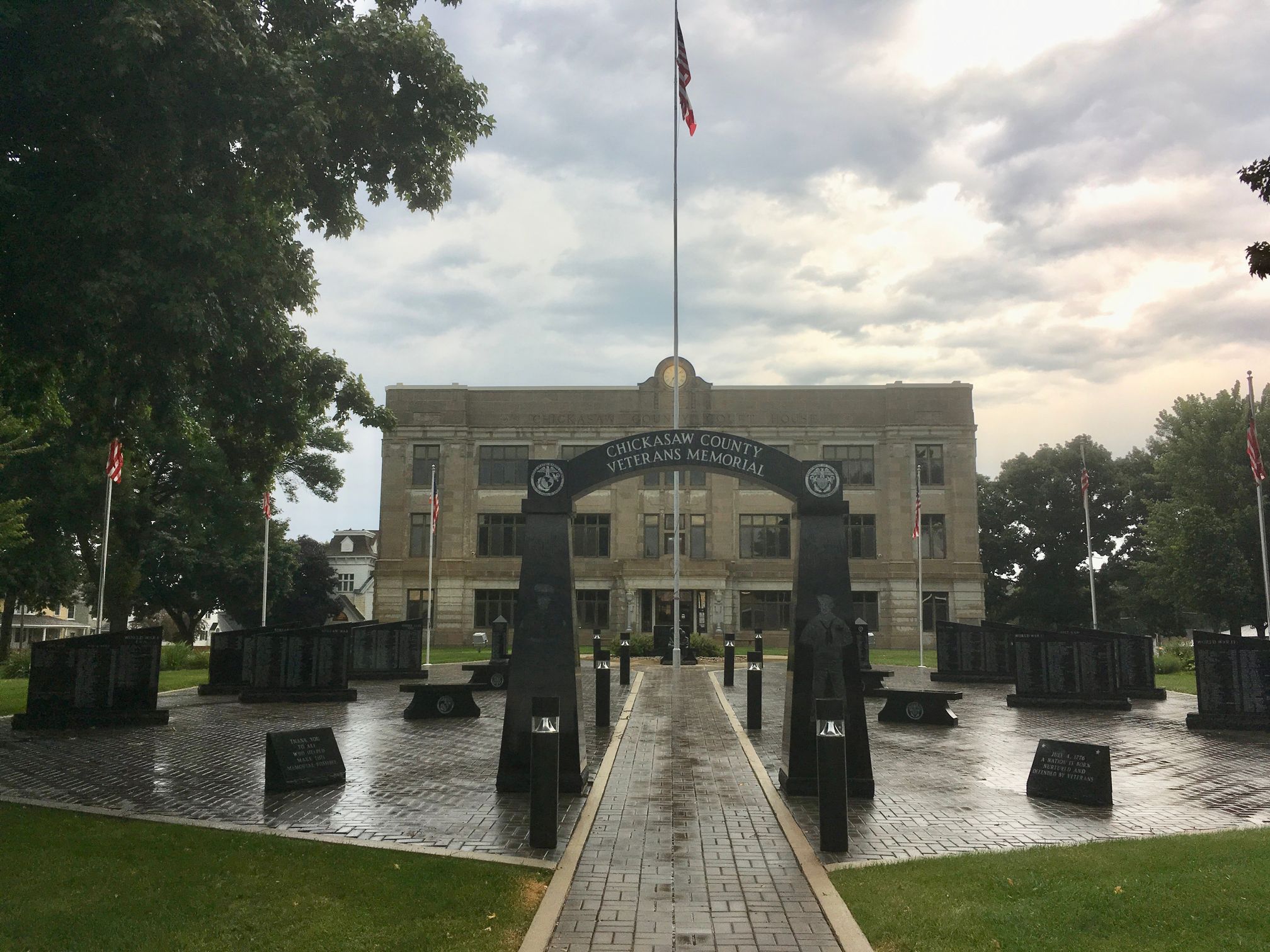 Zoom on the image : Chickasaw County Veterans Memorial
